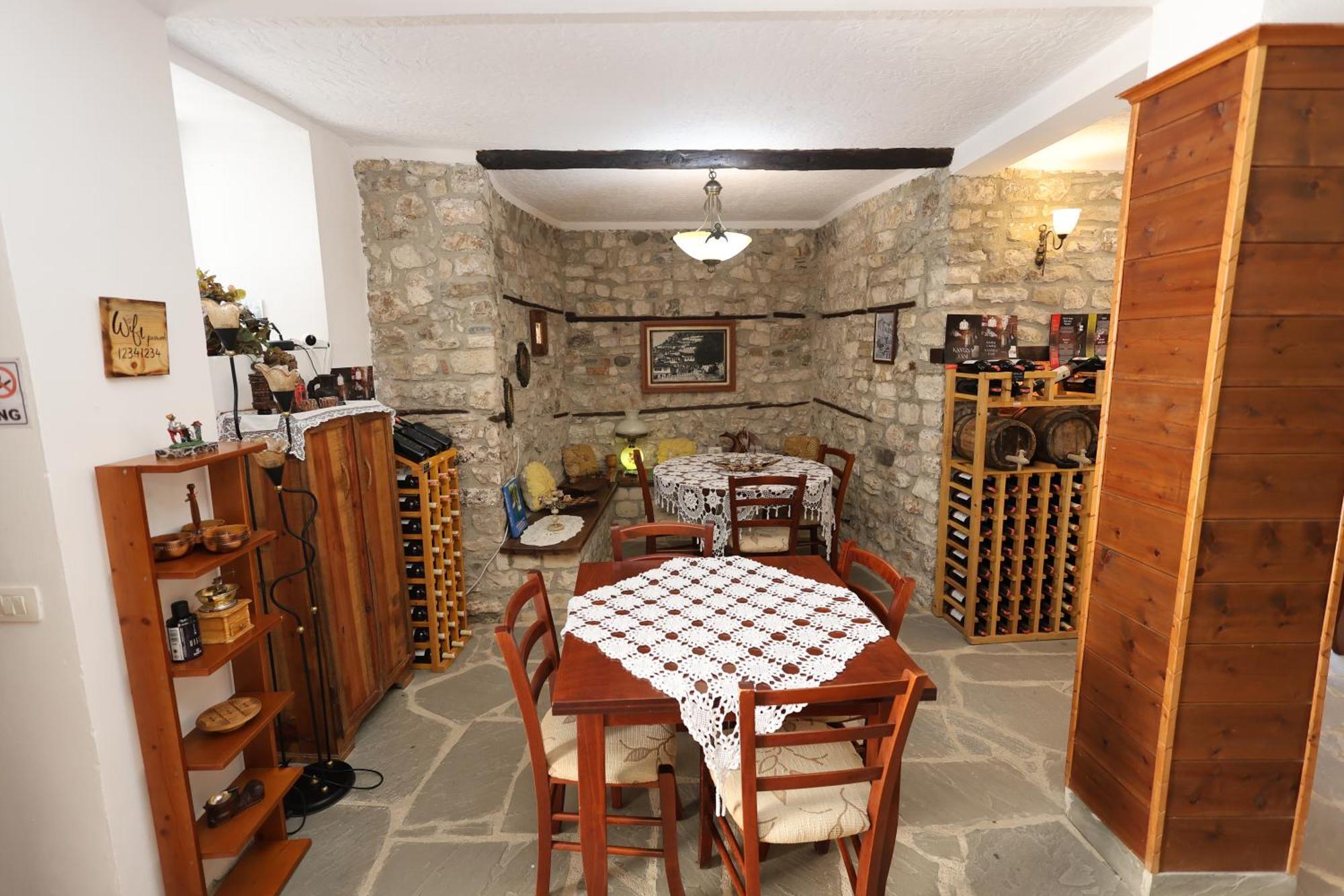 Guest House J.Prifti Berat Ngoại thất bức ảnh